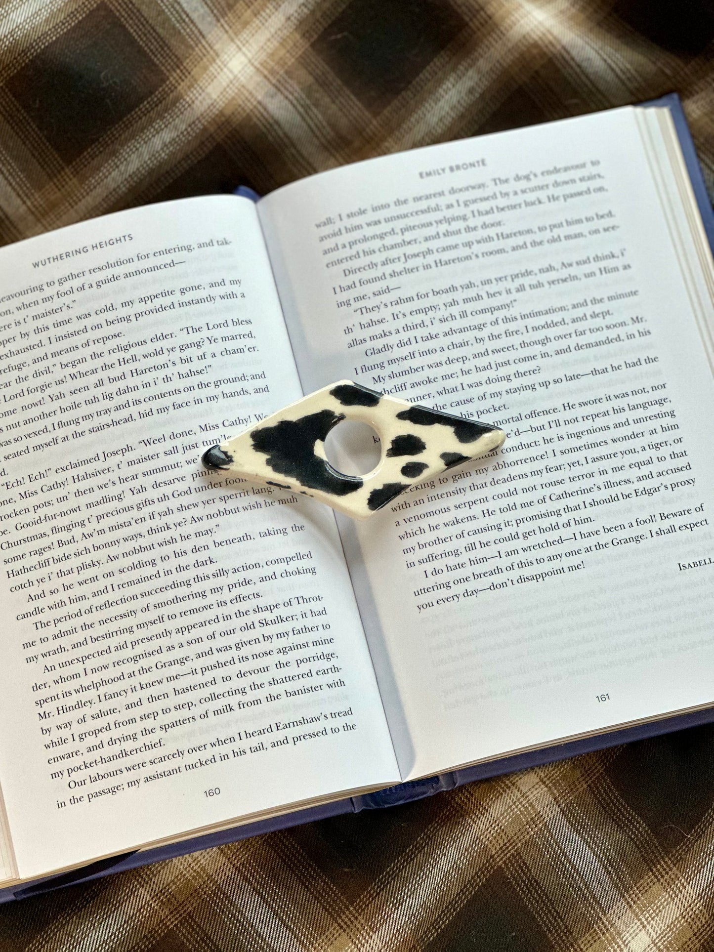 cow print ceramic page holder