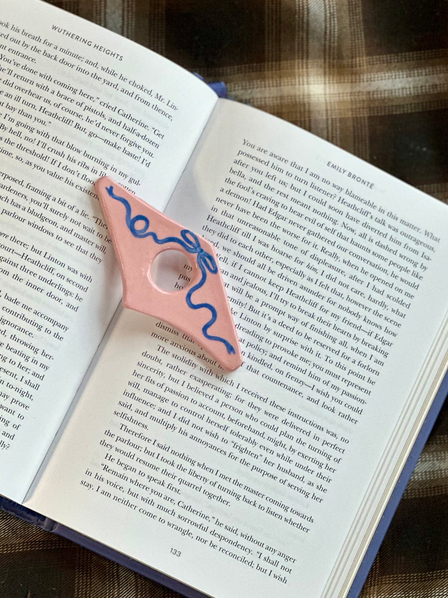 pink ribbon ceramic page holder