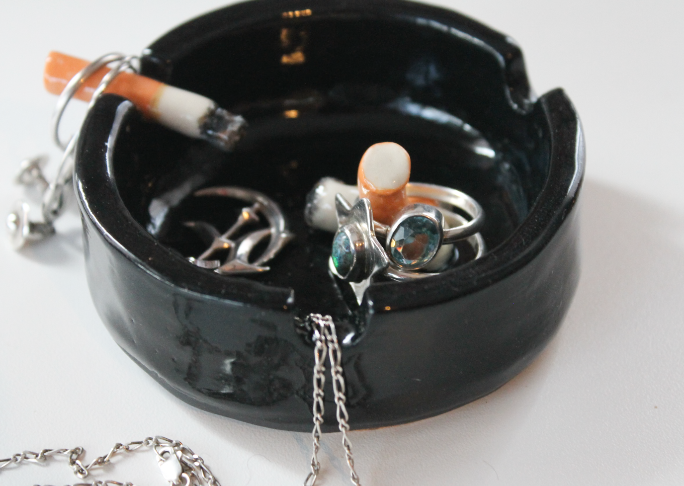 ciggy-butt ashtray jewellery dish