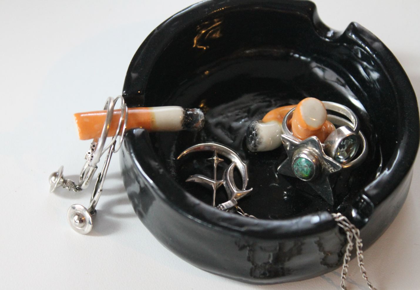 ciggy-butt ashtray jewellery dish